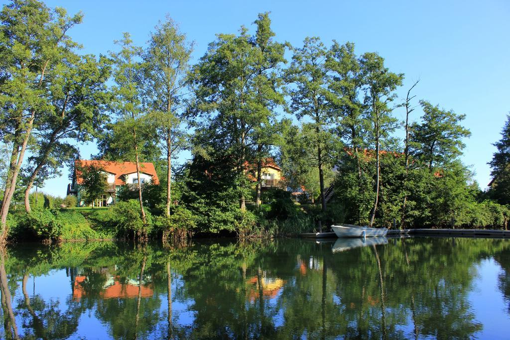 Mueritzparadies - Feriendorf Alte Fahrt Рехлін Екстер'єр фото
